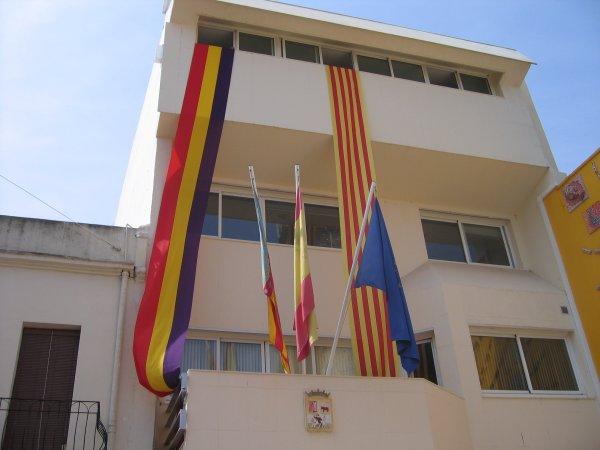 Bandera de Almoines