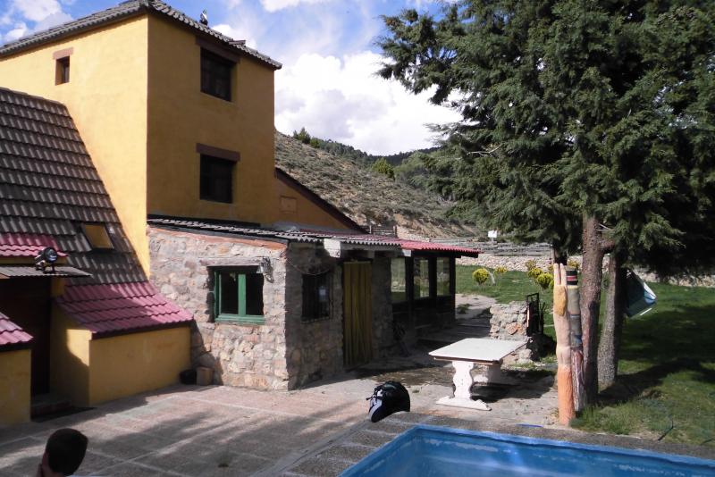 Bandera de Camarena de la Sierra