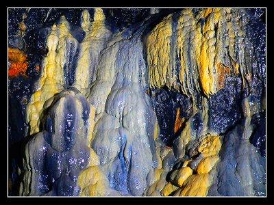 Bandera de Cueva del Hierro